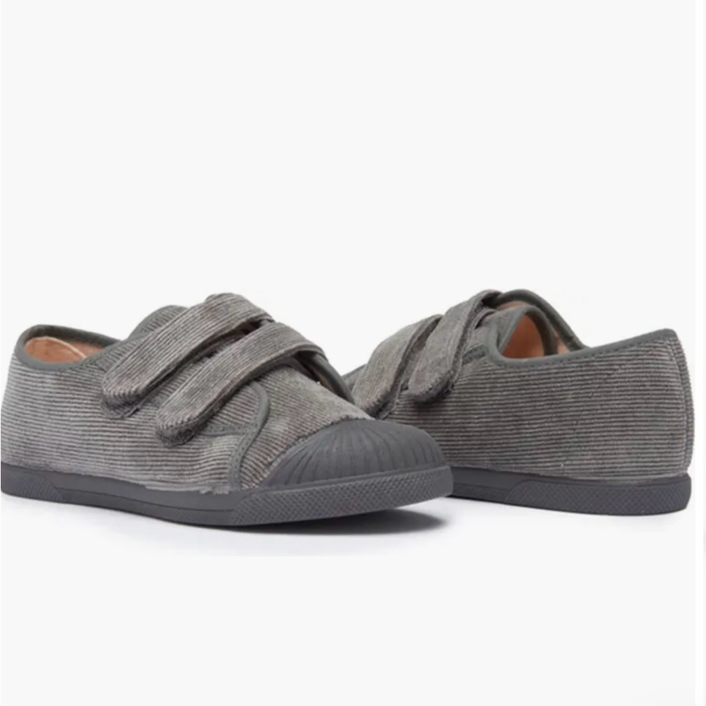 ChildrenChic Corduroy Sneakers in Grey sz 6.5 toddler (runs small) w/velcro